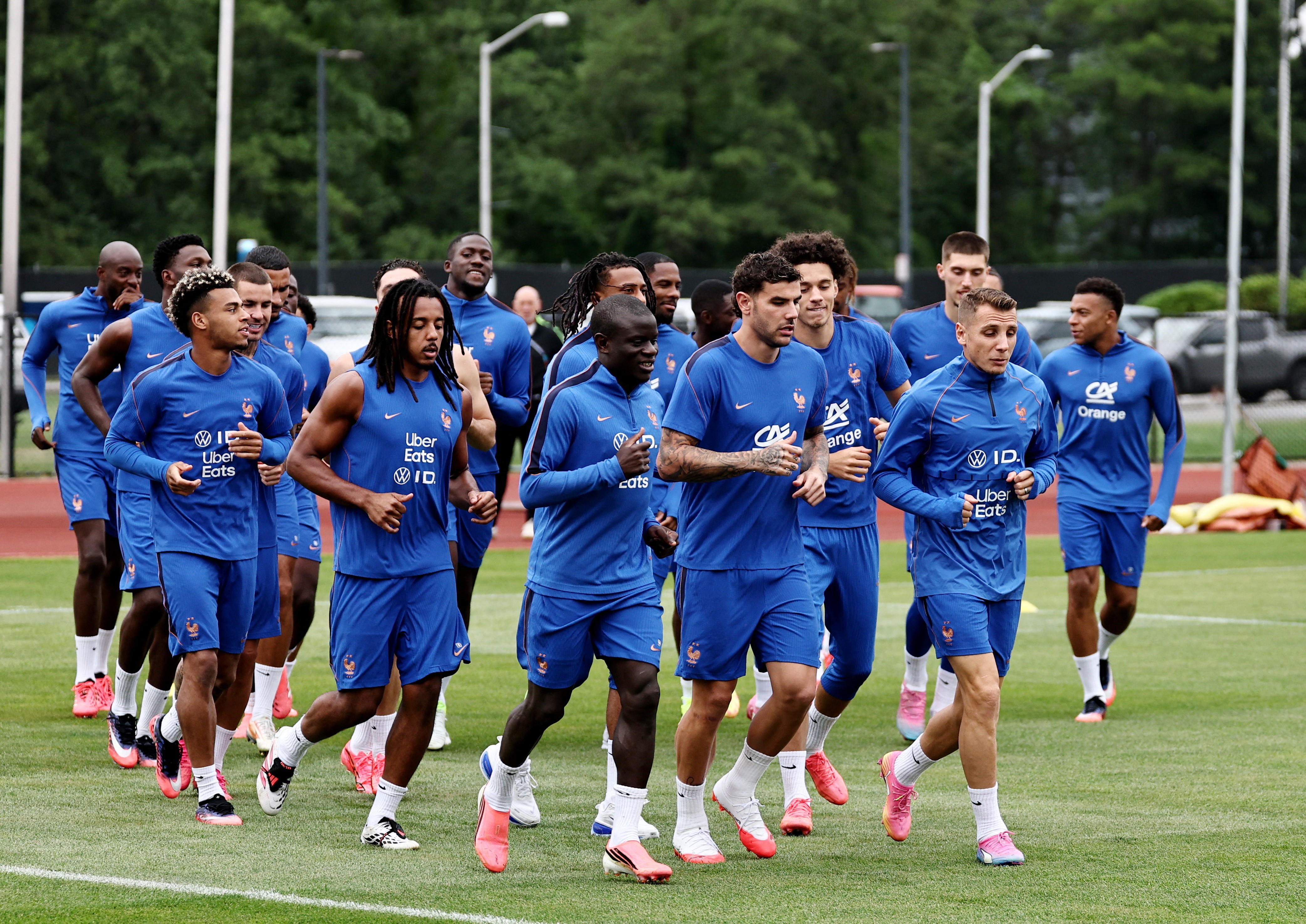 Treino da França: Thuram retoma atividades com elenco e Tchouaméni segue tratando lesão