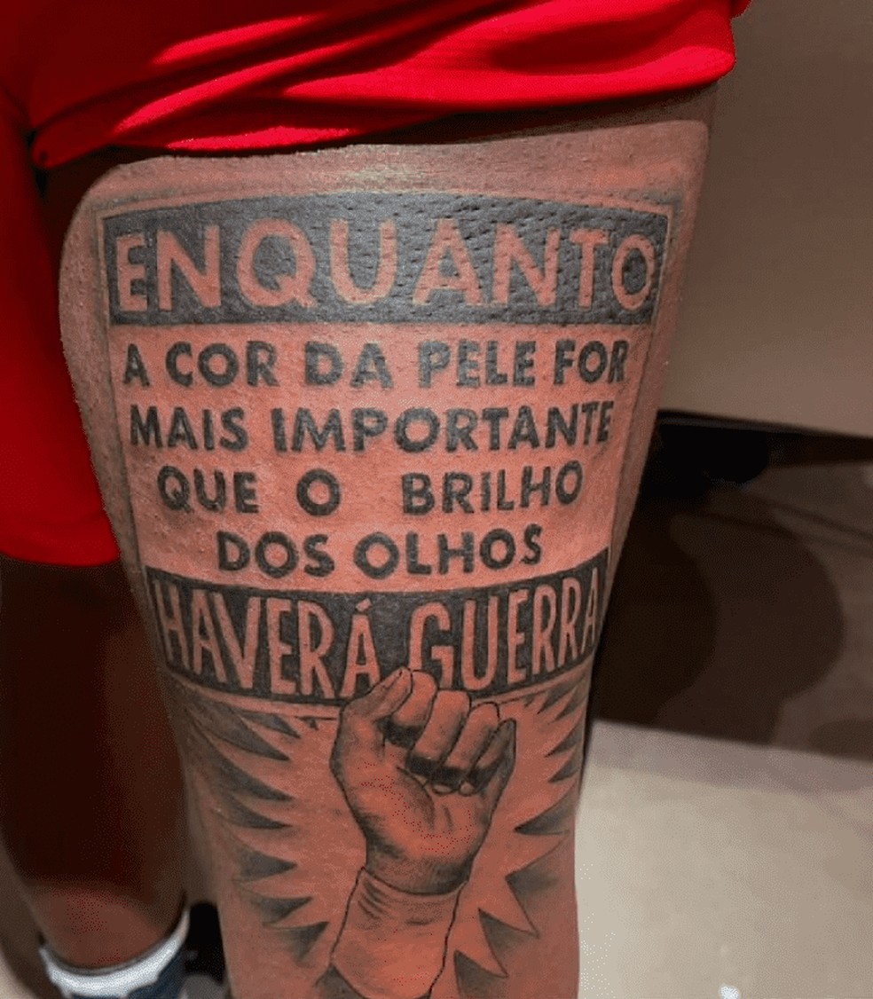 Tatuador viraliza com incrível homenagem a um poderoso jutsu de
