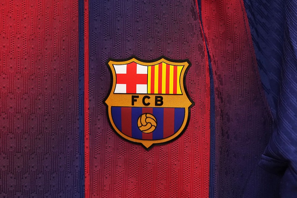 Barcelona arrecadou mais de R$ 1,6 bilhão com a venda de camisas e merchandising em 2024/25 — Foto: Getty Images