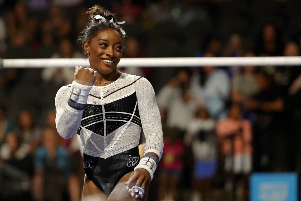 Simone Biles faz história na primeira jornada das eliminatórias do Campeonato  Mundial de Ginástica Artística