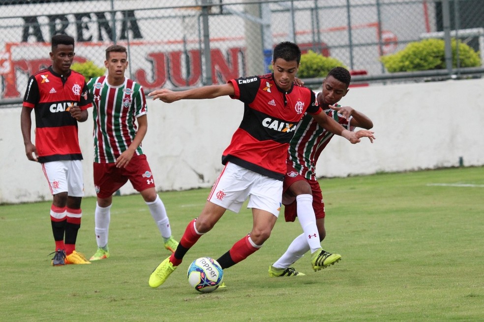 Conheça 10 jogadores sul-americanos que seu time pode buscar no mercado