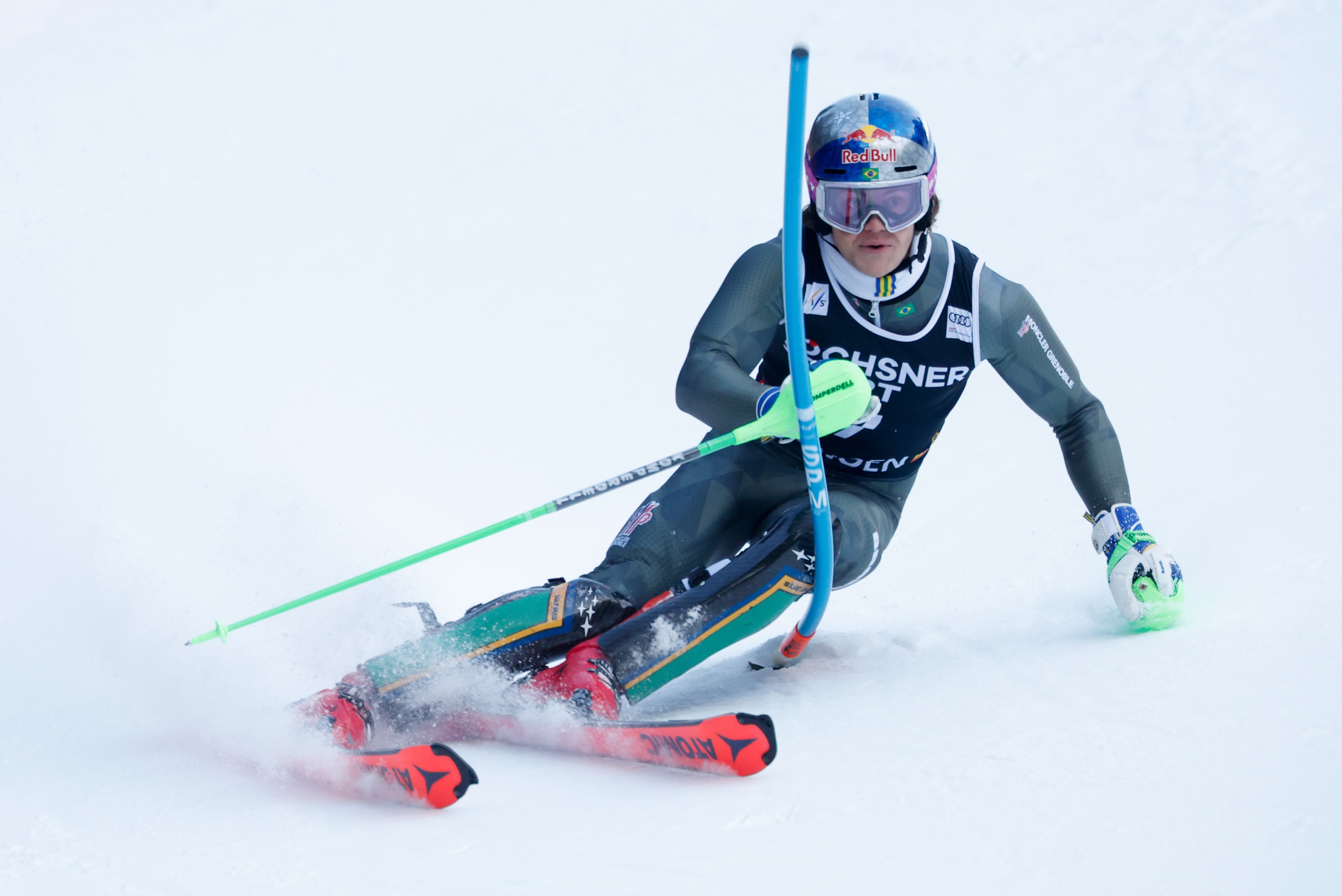 Lucas Pinheiro tem duas chances de levar a medalha inédita