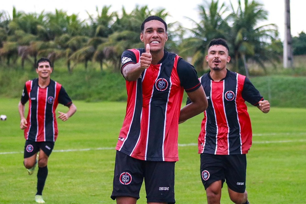Matheus Bambu fez o gol da vitória do Santa Cruz de Natal — Foto: Pedro Henrique Santiago/Santa Cruz de Natal