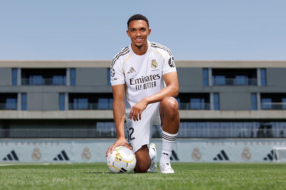 Lateral-direito Alexander-Arnold foi a primeira grande contratação do Real Madrid para 2025/26 — Foto: Getty Images
