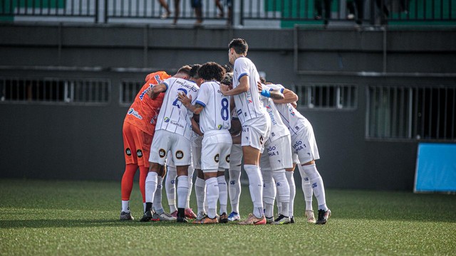 Jogadores do CSA na Arena Cajueiro