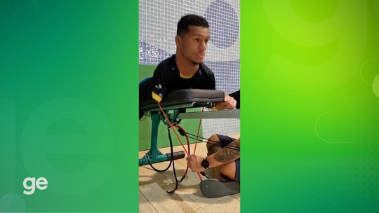 Gabrielzinho mostra treino para suportar peso das medalhas; veja - Programa: ge.globo 