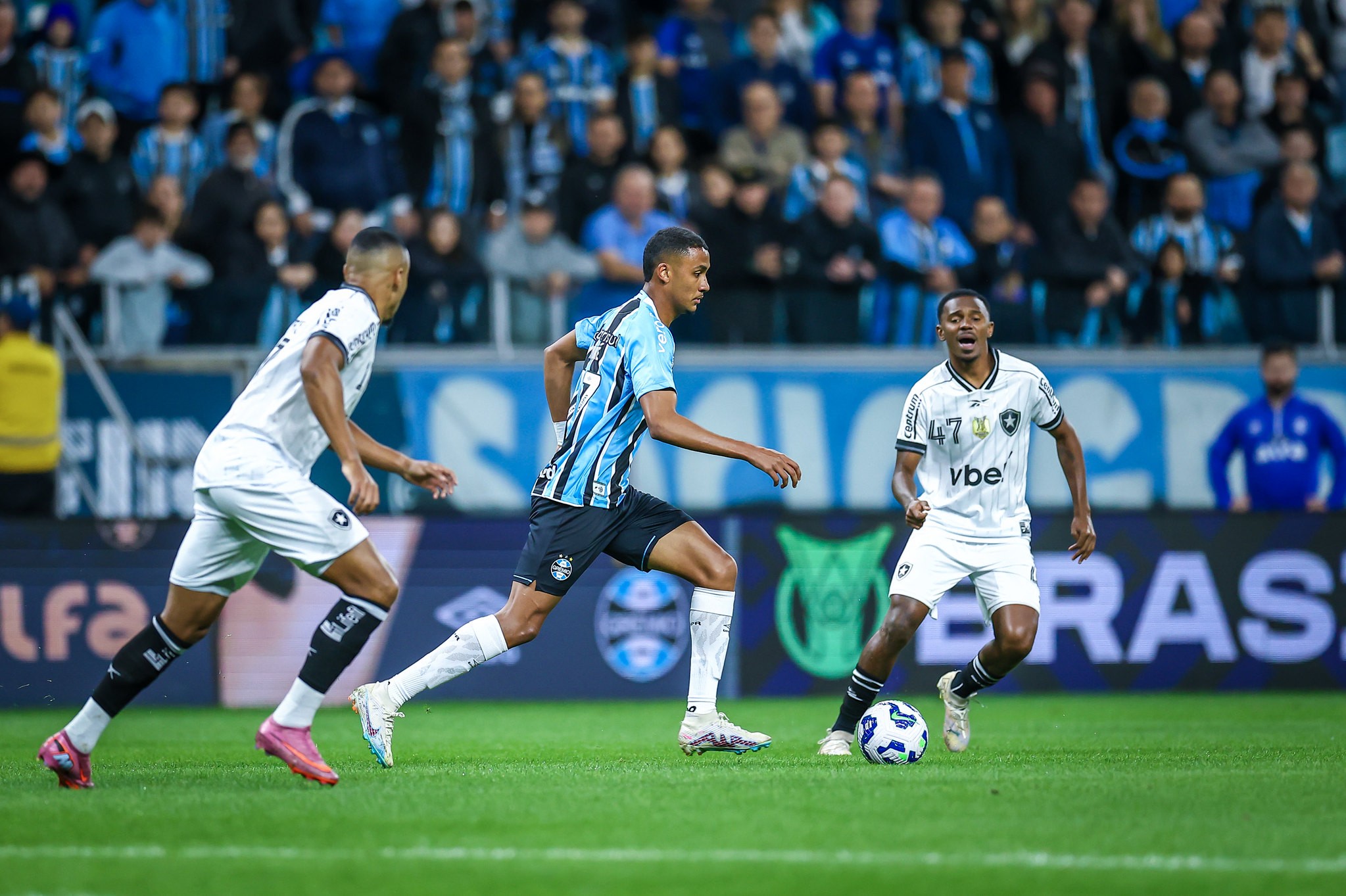 Ataque do Grêmio ainda apresenta desafios mesmo com melhorias em 2025