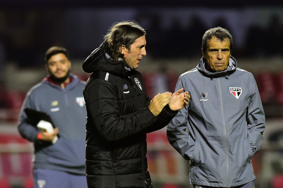 Luis Zubeldía em aquecimento São Paulo x Vasco — Foto: Marcos Riboli