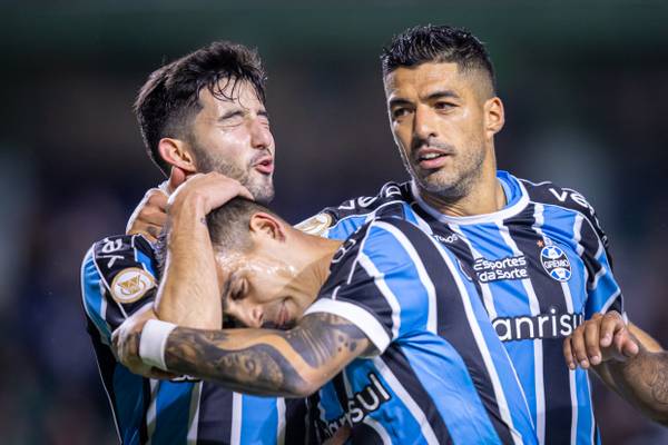 Retrospecto do Grêmio no Estádio Couto Pereira: Dados e Estatísticas Relevantes.