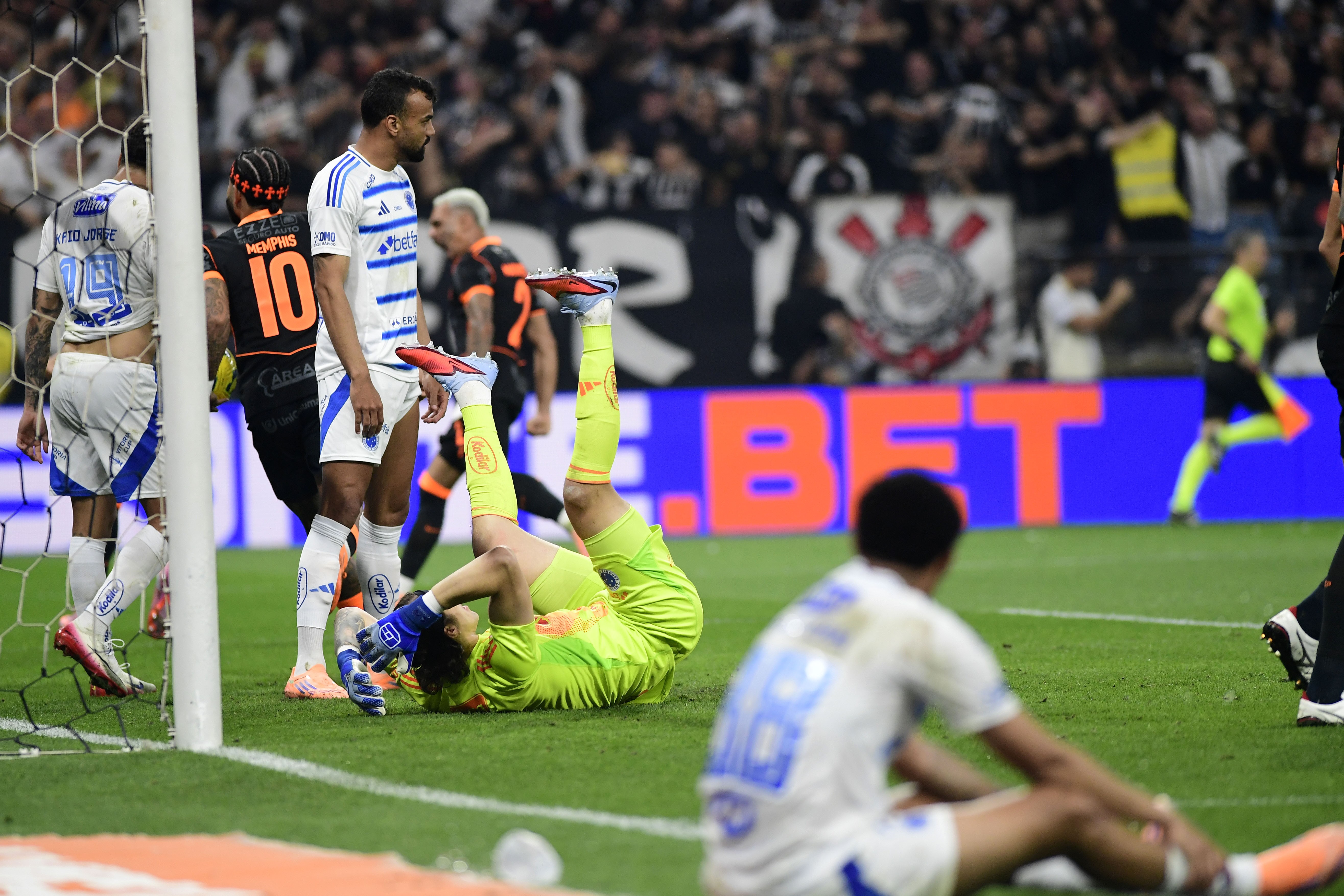 Corinthians reage com força e busca recuperação decisiva por vaga em disputa acirrada