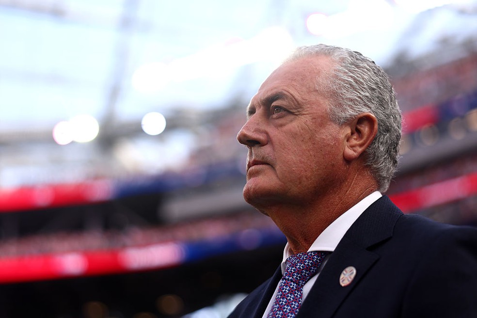 Gustavo Alfaro e seleção do Paraguai - renovação com Paraguai