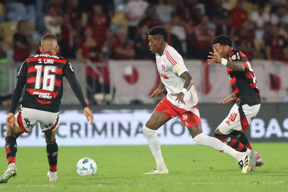 Vit�o em a��o pelo Inter contra o Flamengo � Foto: Ricardo Duarte/Divulga��o, Internacional