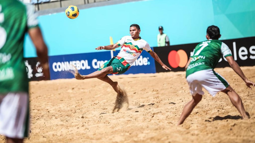 Jogo do Brasil no futebol de areia vira piada na internet