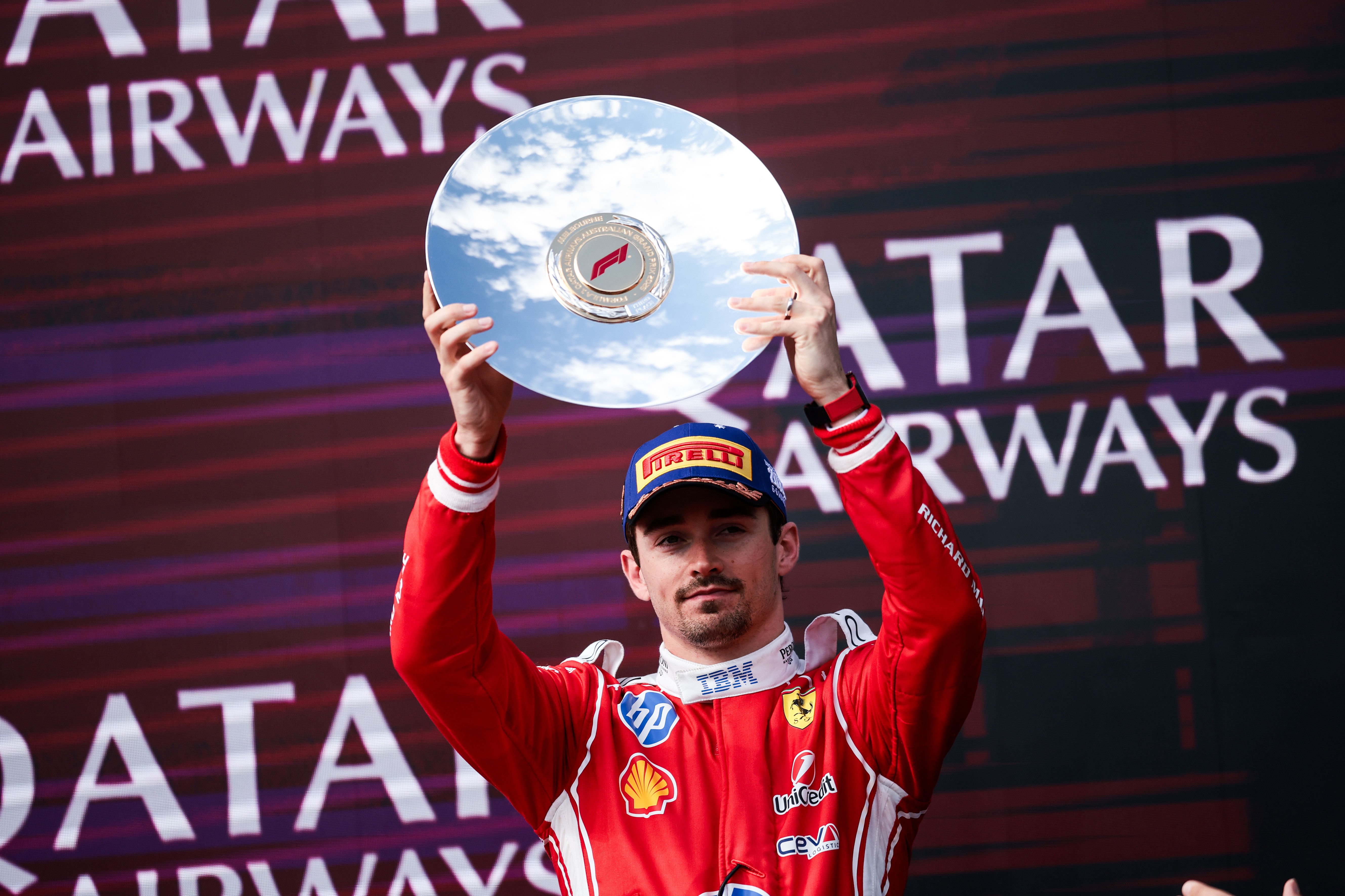 Ferrari anuncia renovação com Charles Leclerc: "Não poderia estar mais feliz"