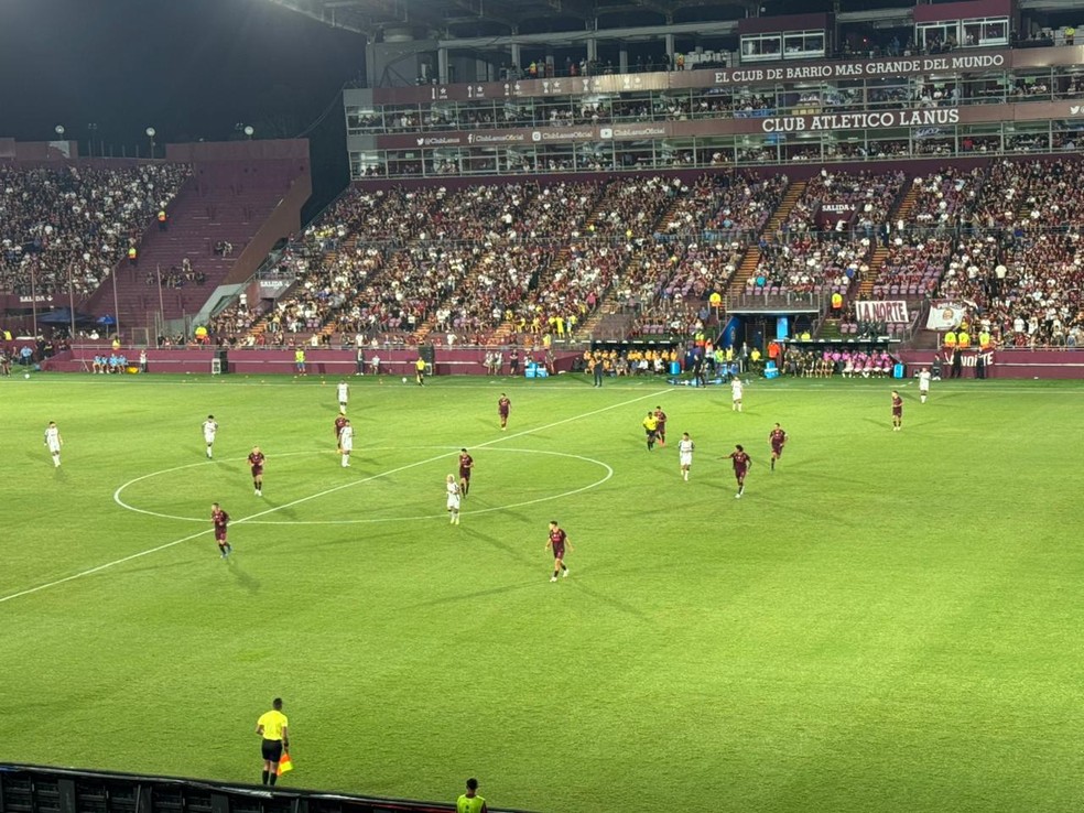 Forma��o do Flamengo no in�cio da partida � Foto: Luiza S�/ge