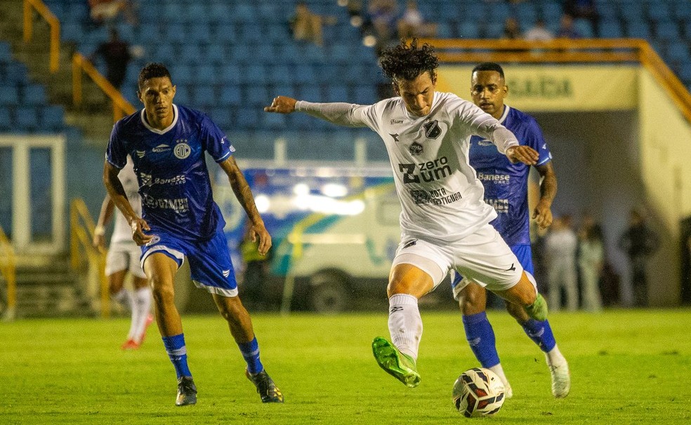 Bruno Leite fez o gol do ABC no empate com o Confiança — Foto: Rennê Carvalho/ABC