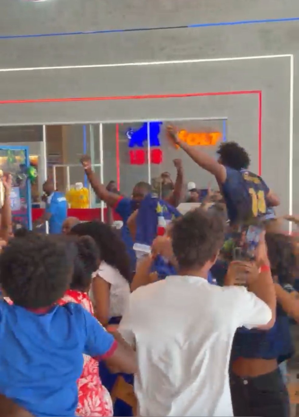 Torcedores celebram empate Cabo Verde no Ceará
