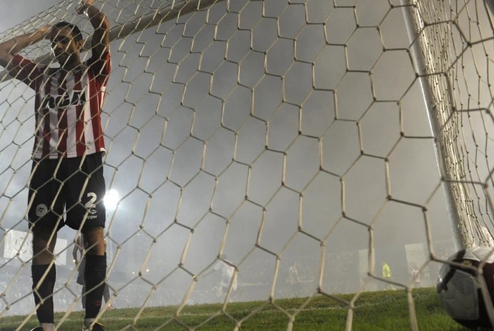 Desábato zagueiro Estudiantes Inter — Foto: AFP