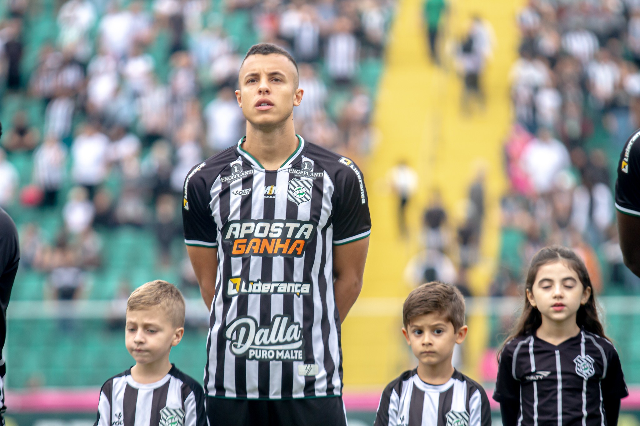 Lateral do Figueirense será emprestado ao futebol do Bahrein