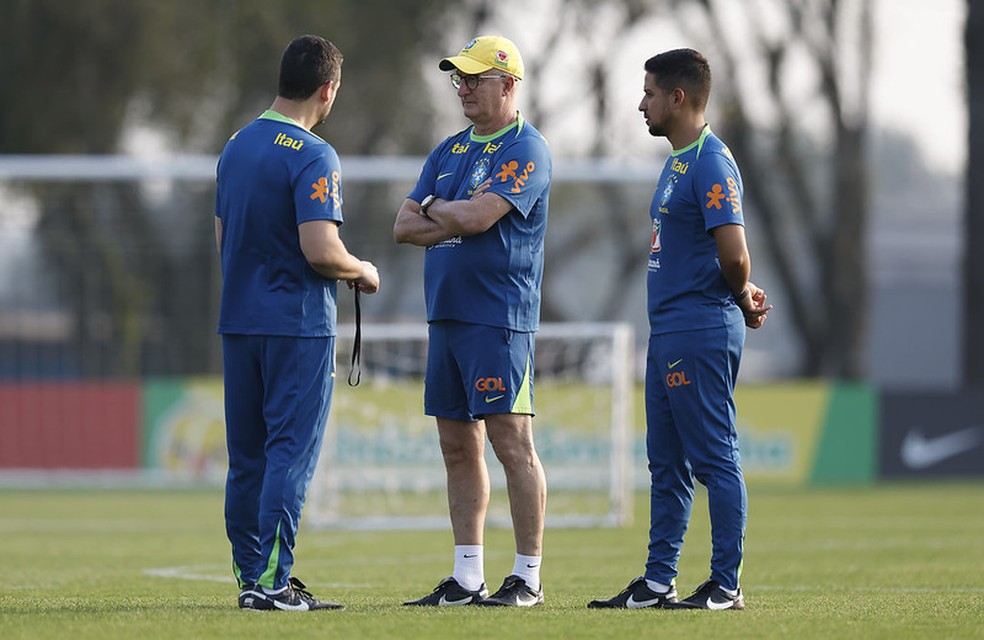 Dorival Júnior durante treino da Seleção — Foto: Rafael Ribeiro/CBF