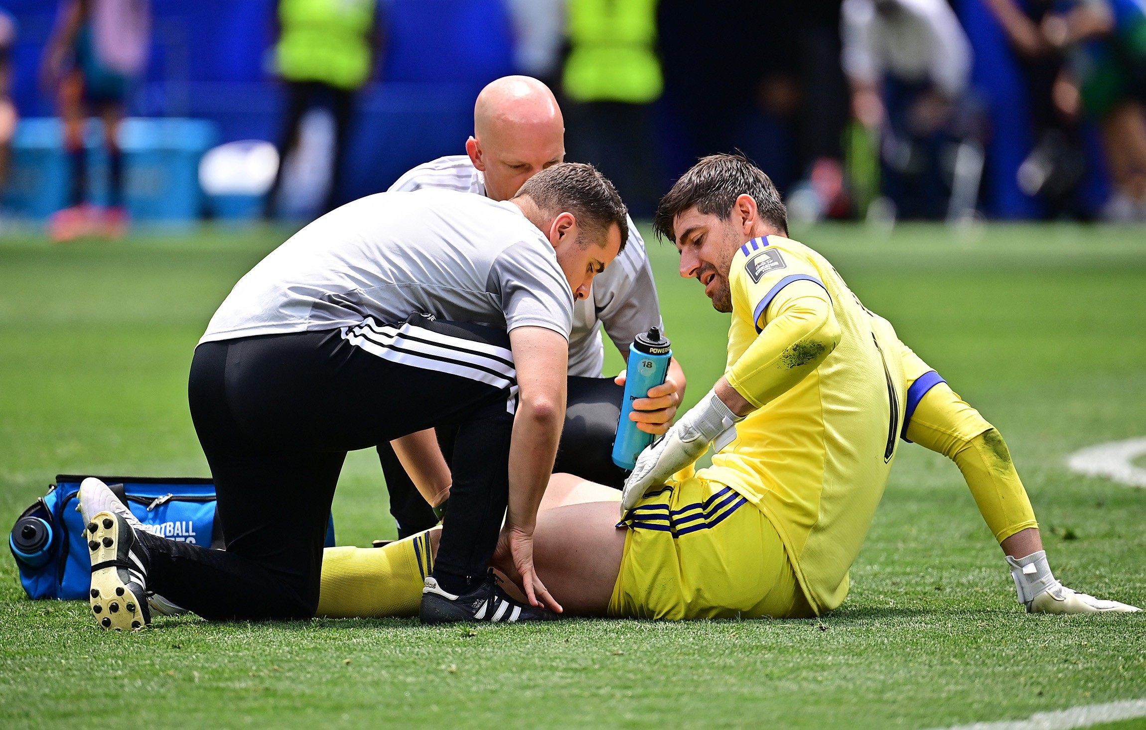 Courtois é substituído por lesão durante Bélgica x Espanha