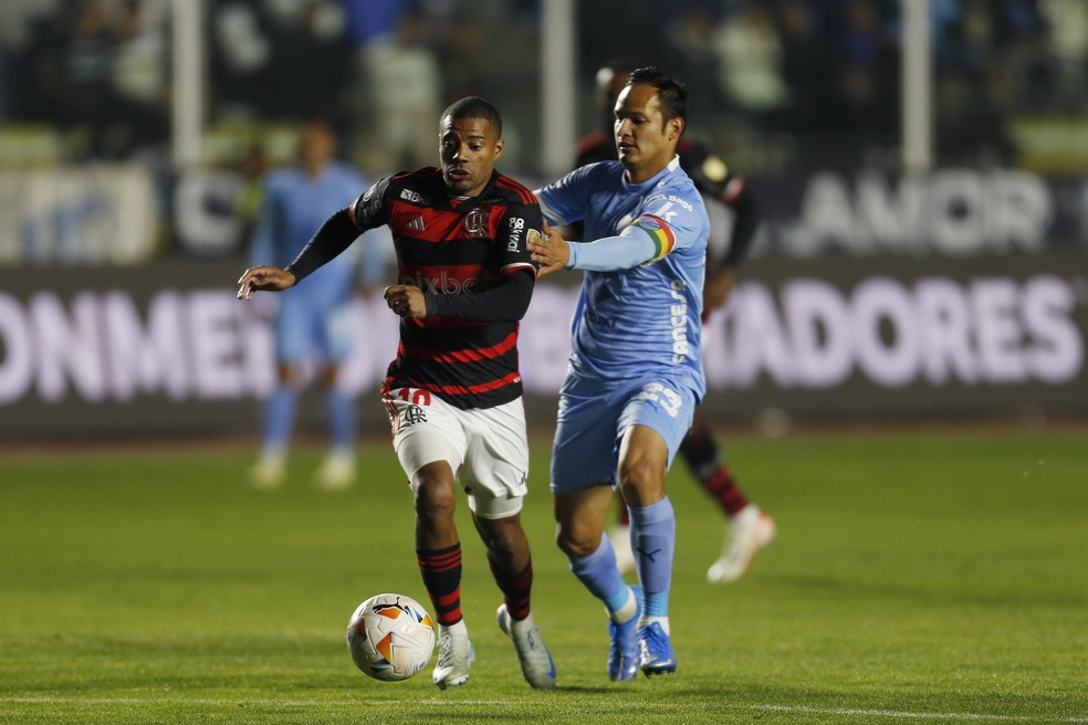 De La Cruz em Bolivar x Flamengo — Foto: Gaston Brito Miserocchi/Getty Images