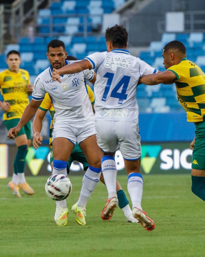 Atuações do Avaí: Penha resolve e Bruno Ferreira salva; dê suas notas