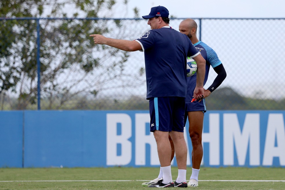 Rogério Ceni em treino do Bahia — Foto: Felipe Oliveira / EC Bahia / Divulgação