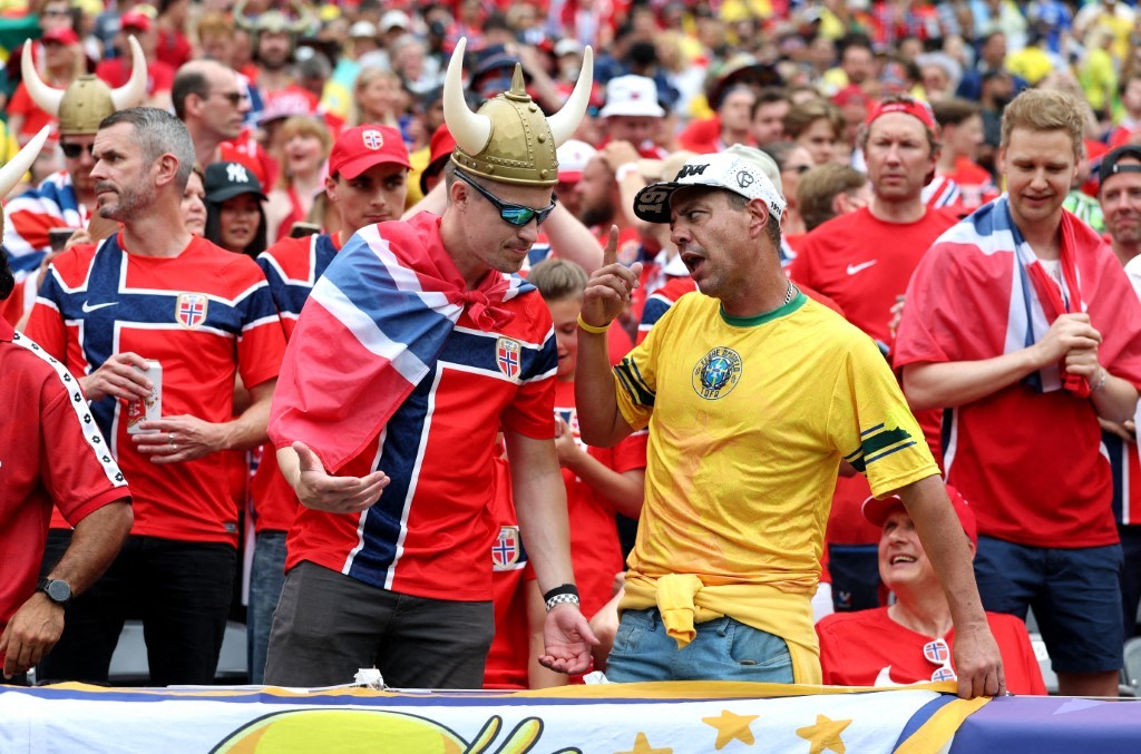 Torcedores de Brasil e Noruega brigam no estádio antes do jogo