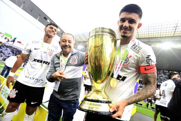 Espaço para Léo Maná se consolidar no profissional do Corinthians