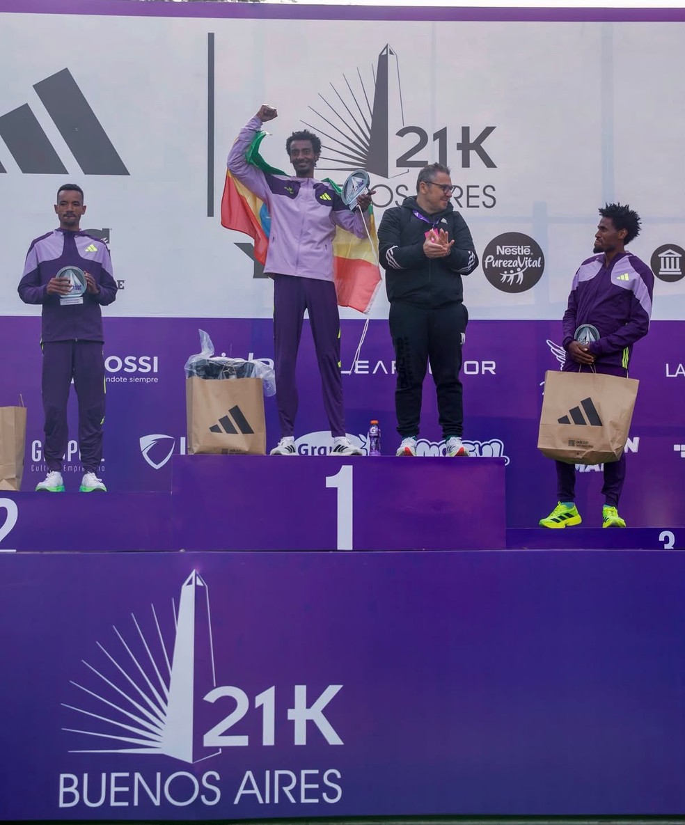 P&oacute;dio 100% et&iacute;ope na meia maratona de Buenos Aires &mdash; Foto: Reprodu&ccedil;&atilde;o/ Instagram