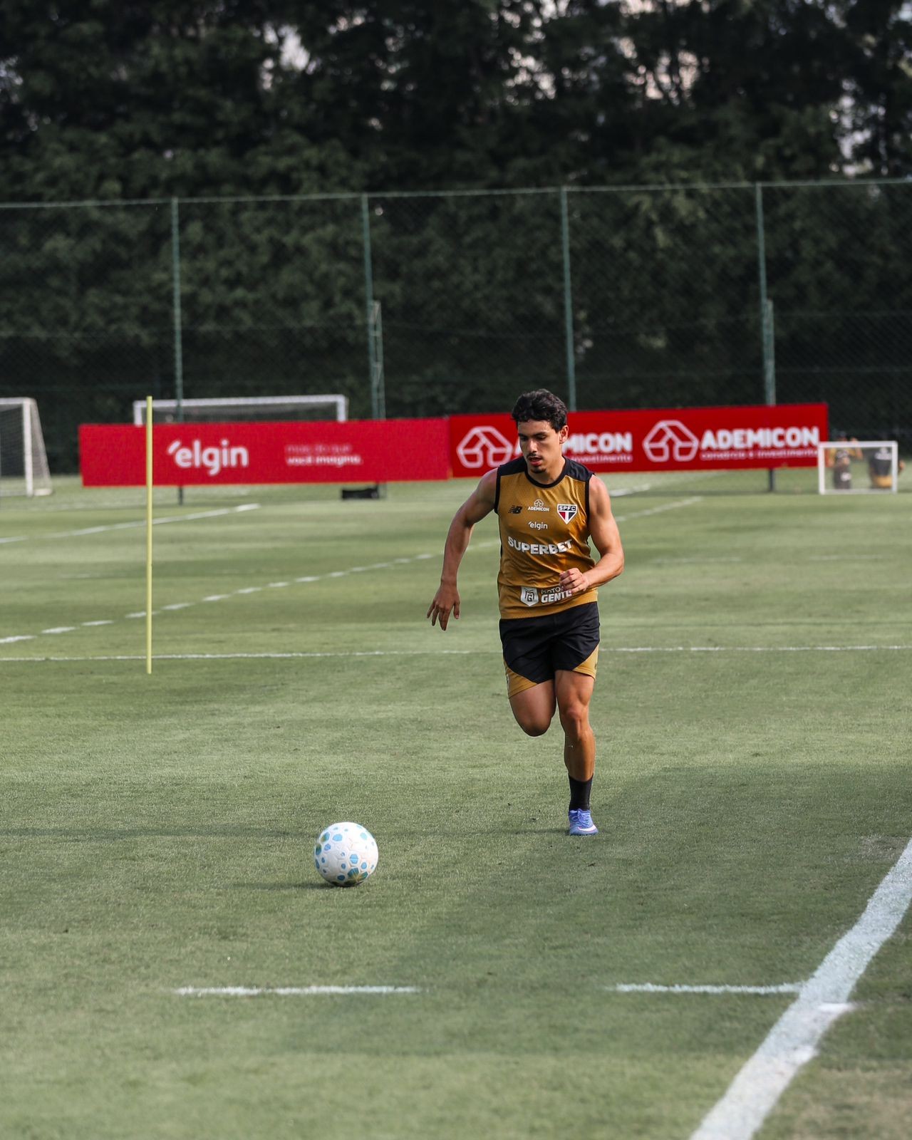 Moreira e Lucca treinam com elenco do São Paulo