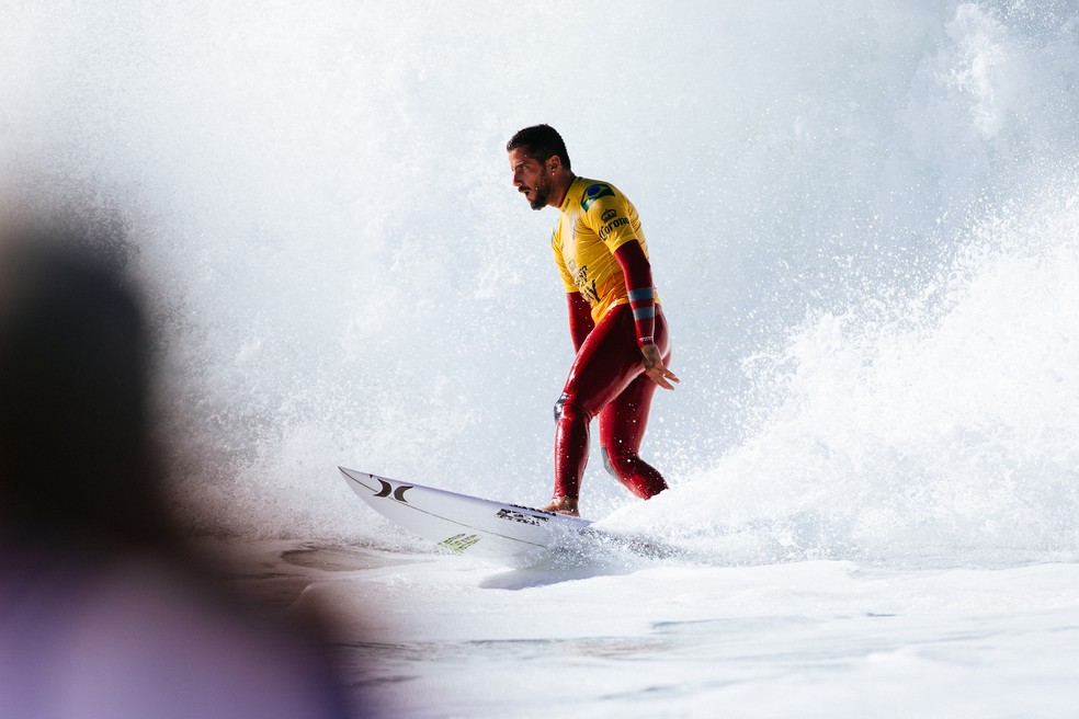 Filipe Toledo comemora classificação em J-Bay — Foto: Beatriz Ryder / WSL