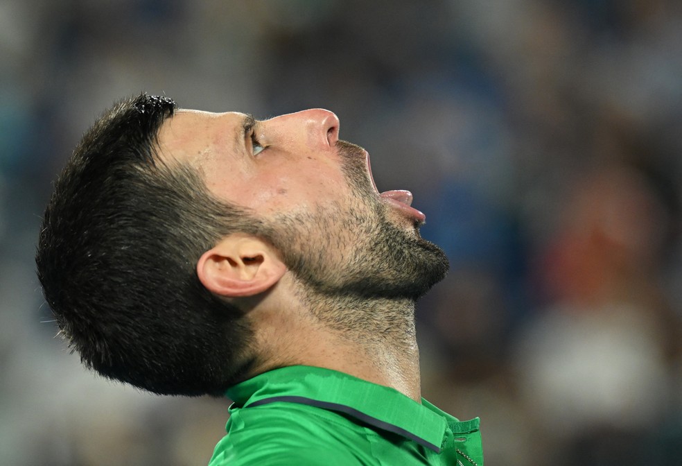 Novak Djokovi vibra durante a semi do Australian Open — Foto: Reuters