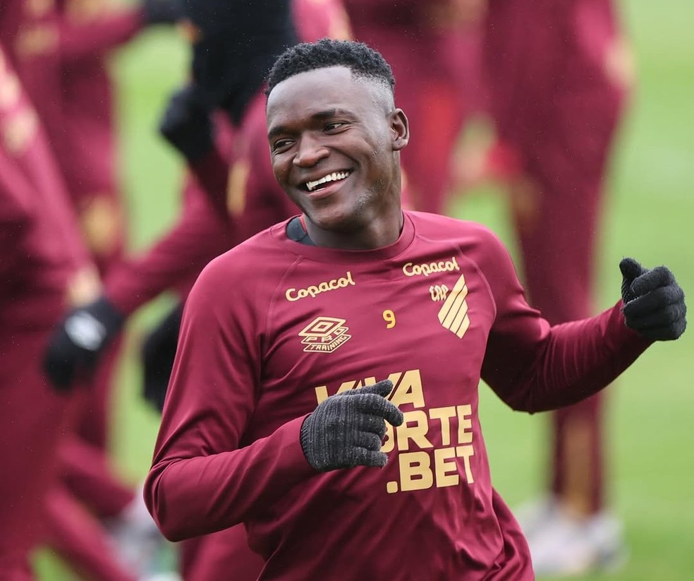 Reforço de peso? Flamengo monitora artilheiro do Brasileirão