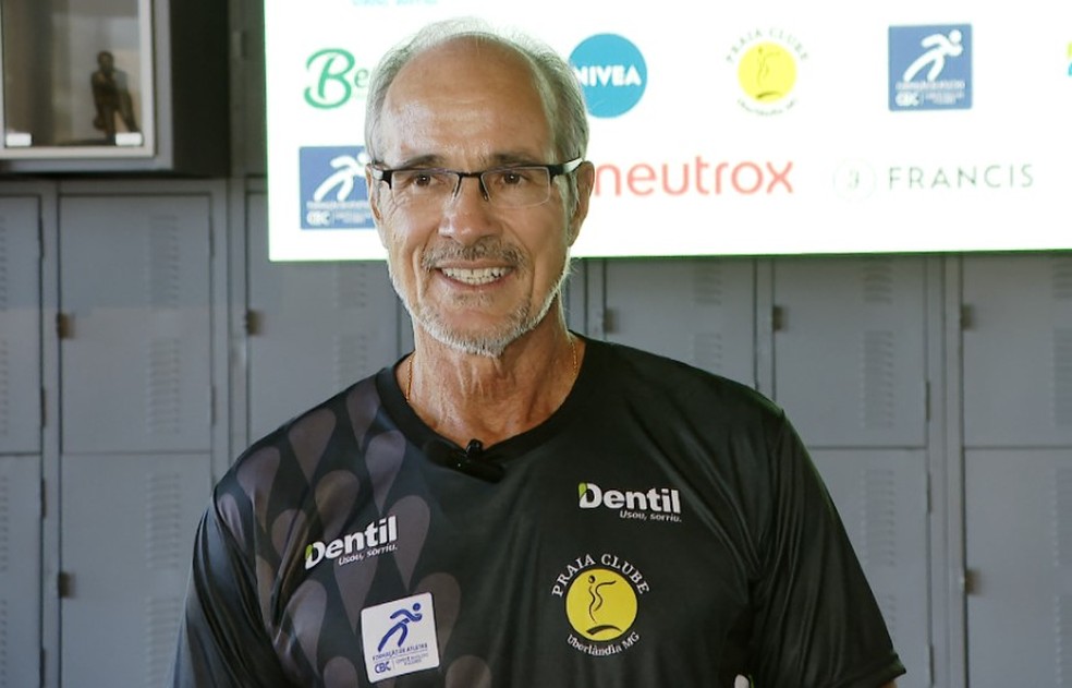 Marcos Miranda é novo técnico do Praia Clube — Foto: TV Integração/Reprodução