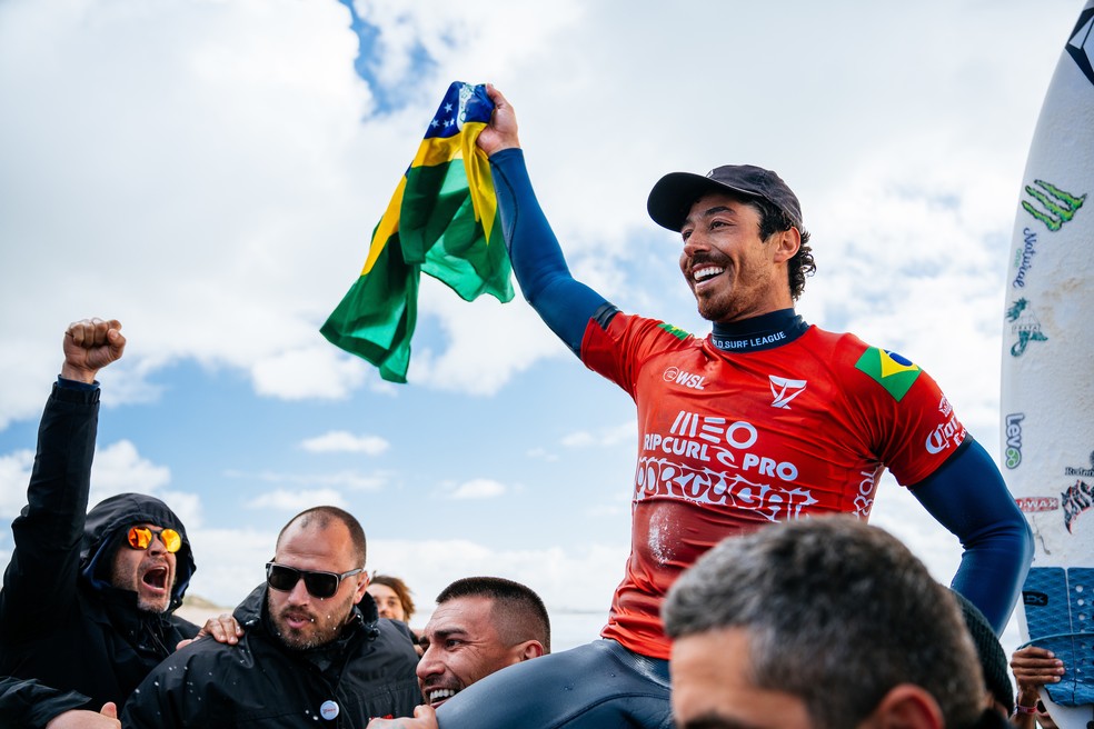 Yago Dora vence Italo Ferreira e é campeão da etapa de Peniche da WSL — Foto: WSL