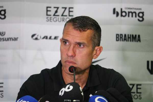 Valorização da Vitória em Meio a Lesões e Elogio aos Goleiros do Corinthians