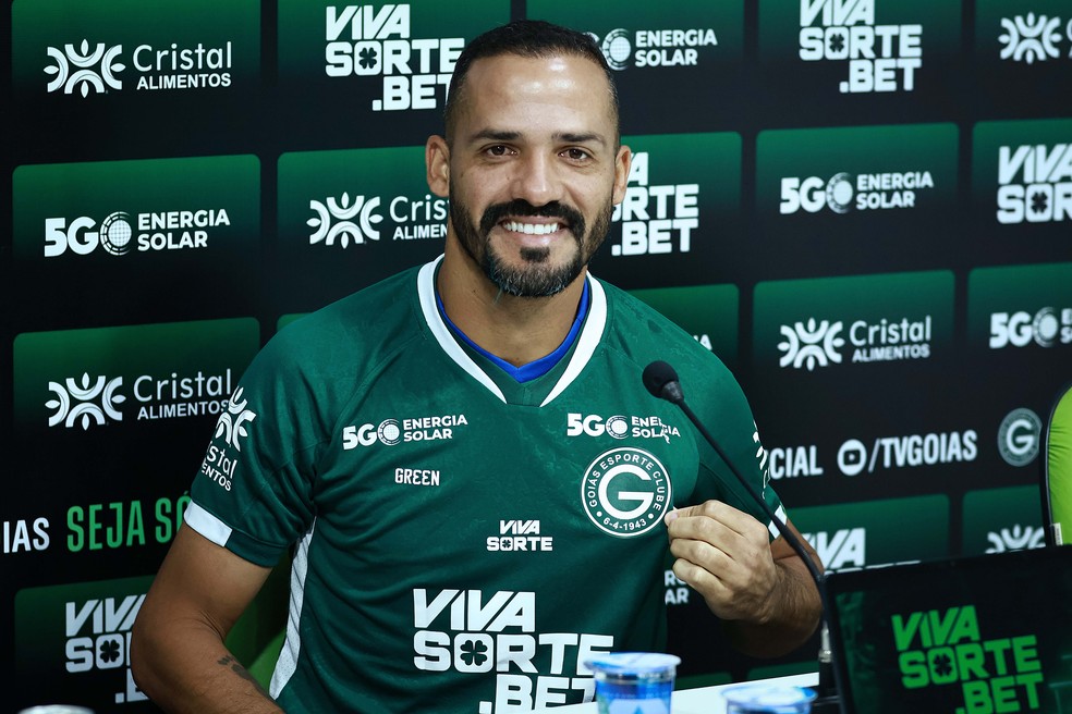 Anselmo Ramon assume a responsabilidade de ser artilheiro no Goiás | Ge
