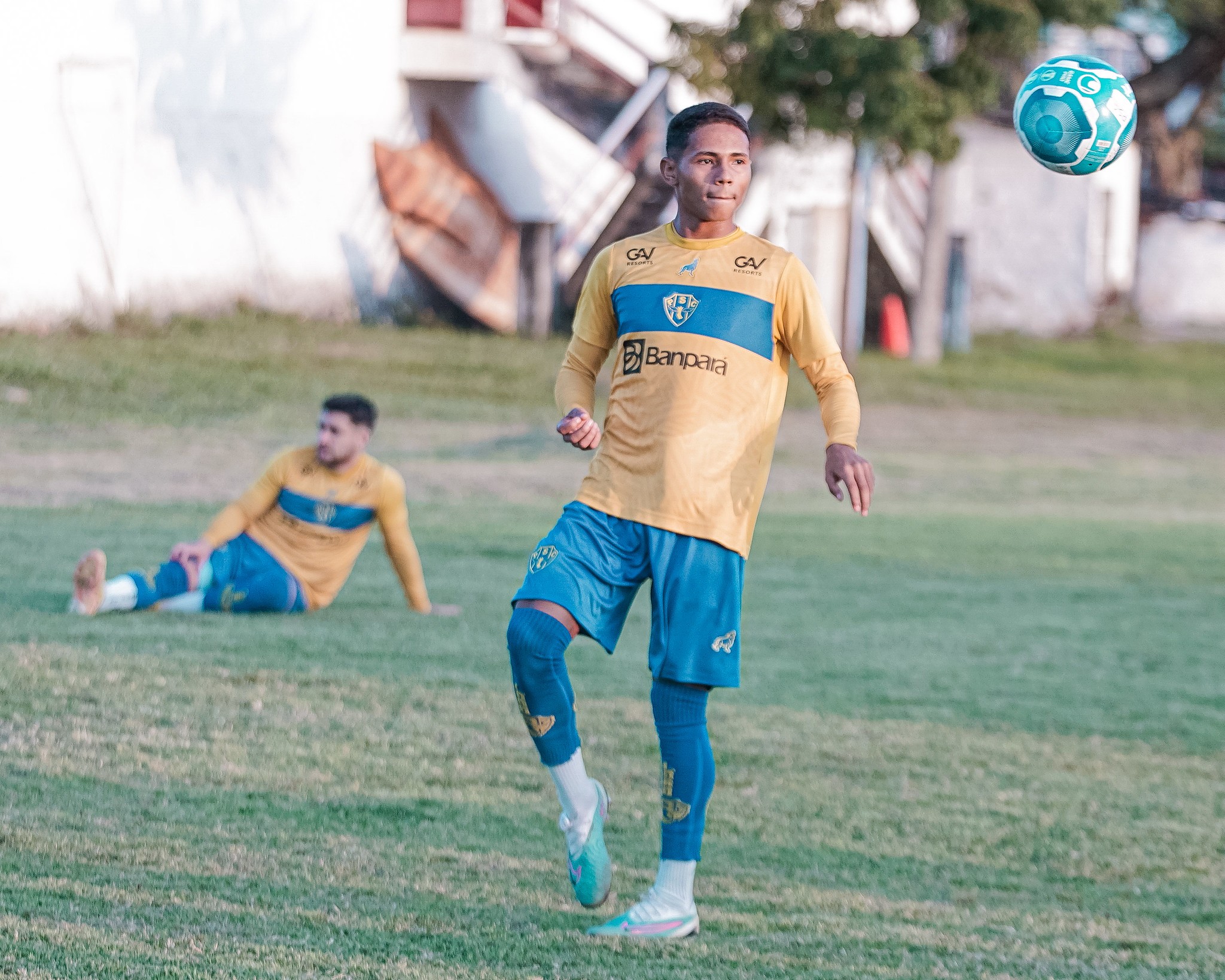 Gerente do CSA confirma a contratação do atacante Roger: 