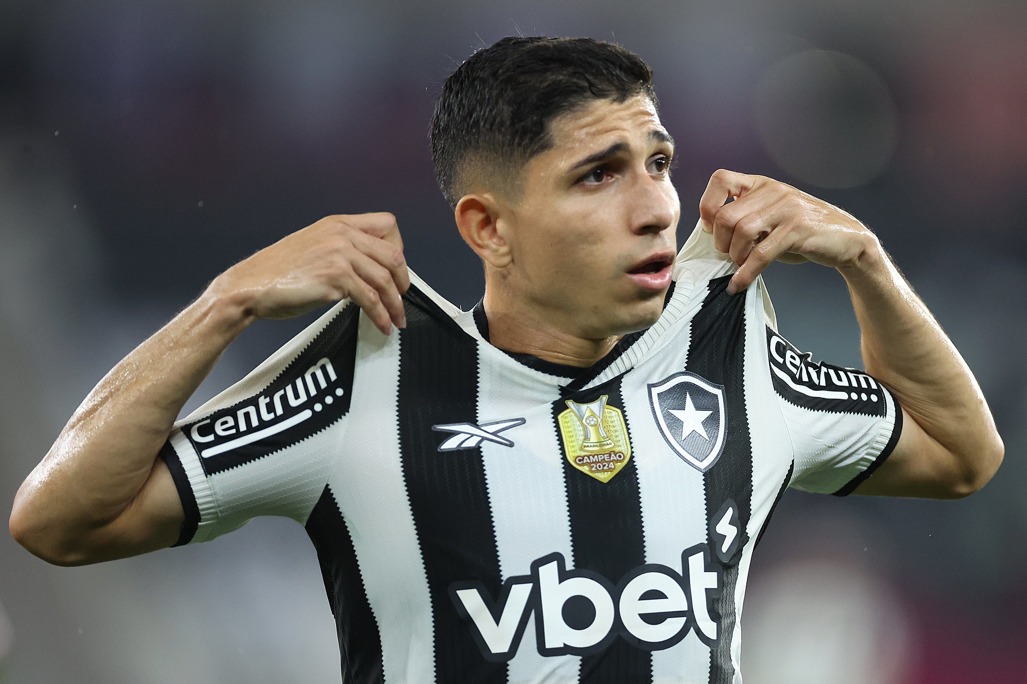 Botafogo renova com Savarino até 2028