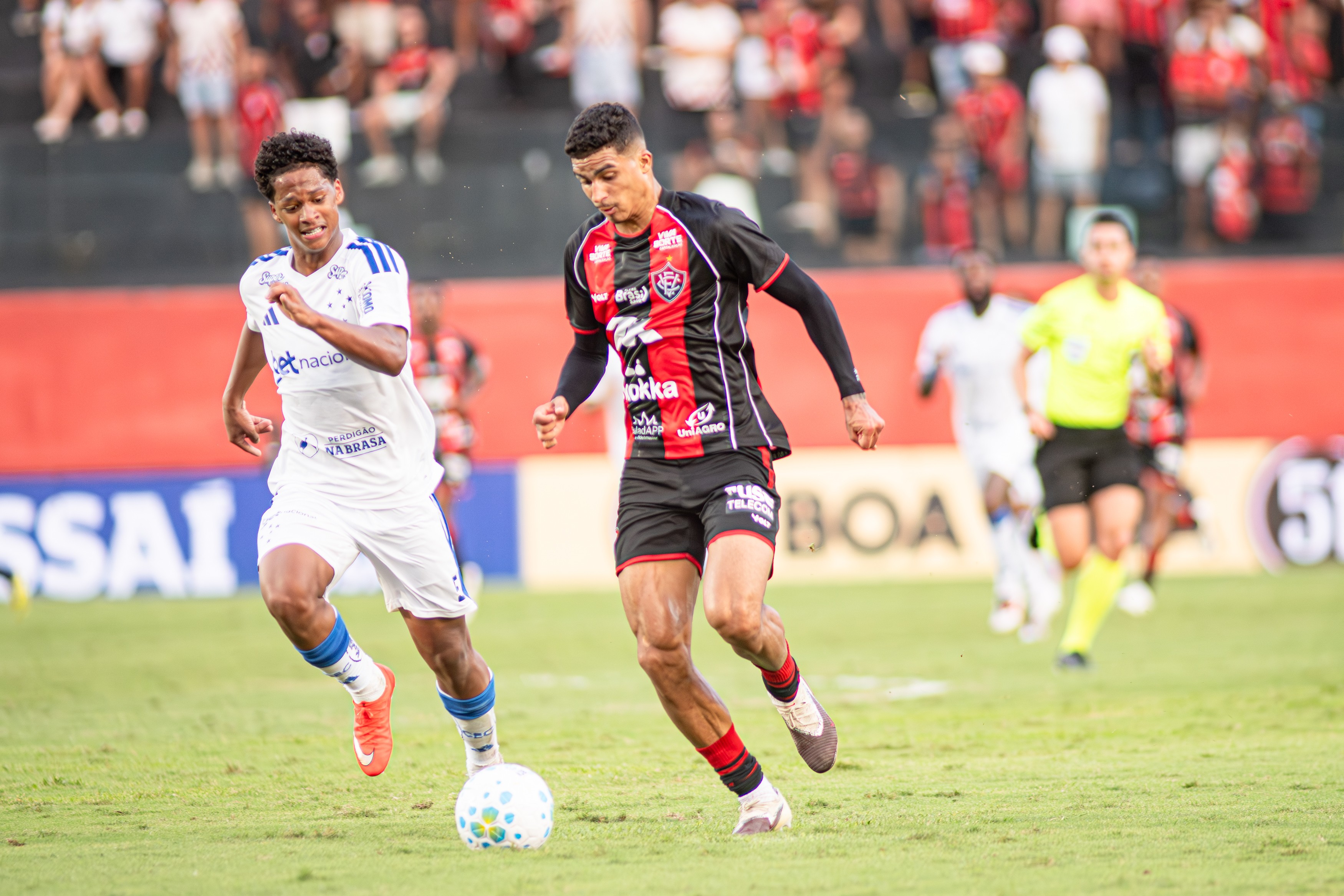 Análise: deserto no ataque e marasmo na defesa explicam derrota do Vitória no Barradão