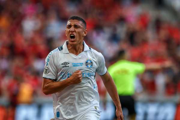 Estreia de Monsalve no Grêmio: gol e elogios de Renato Gaúcho