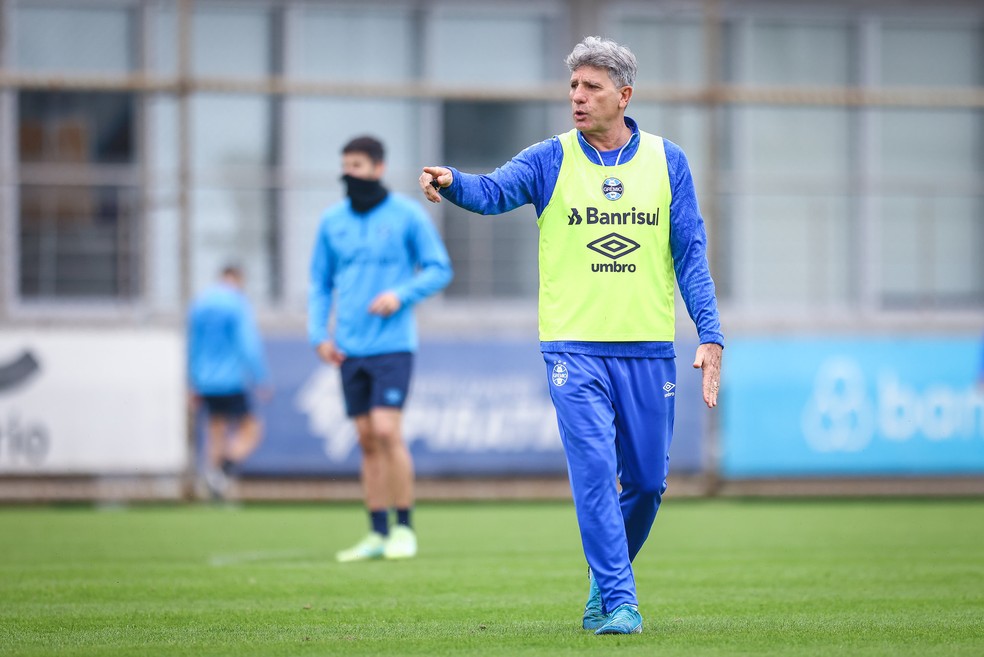 Renato em treino do Grêmio — Foto: Lucas Uebel/Divulgação Grêmio