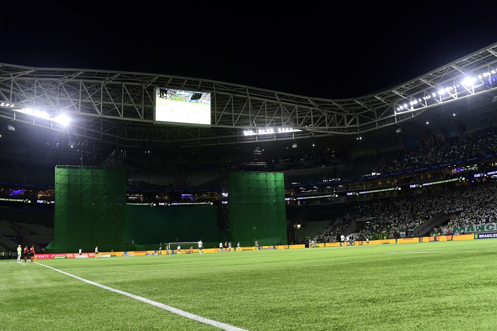 Presidente do Palmeiras, Leila Pereira, critica condições do Allianz Parque e compara-o ao Coliseu
