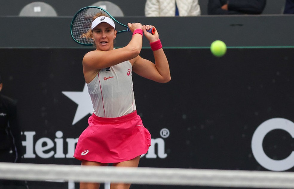 Bia Haddad luta, mas cai diante de mexicana e se despede do SP Open