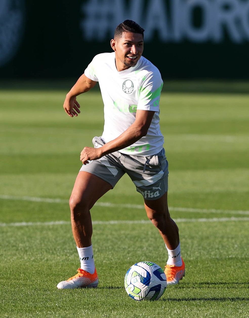 Rony durante treino do Palmeiras na Academia de Futebol — Foto: Cesar Greco