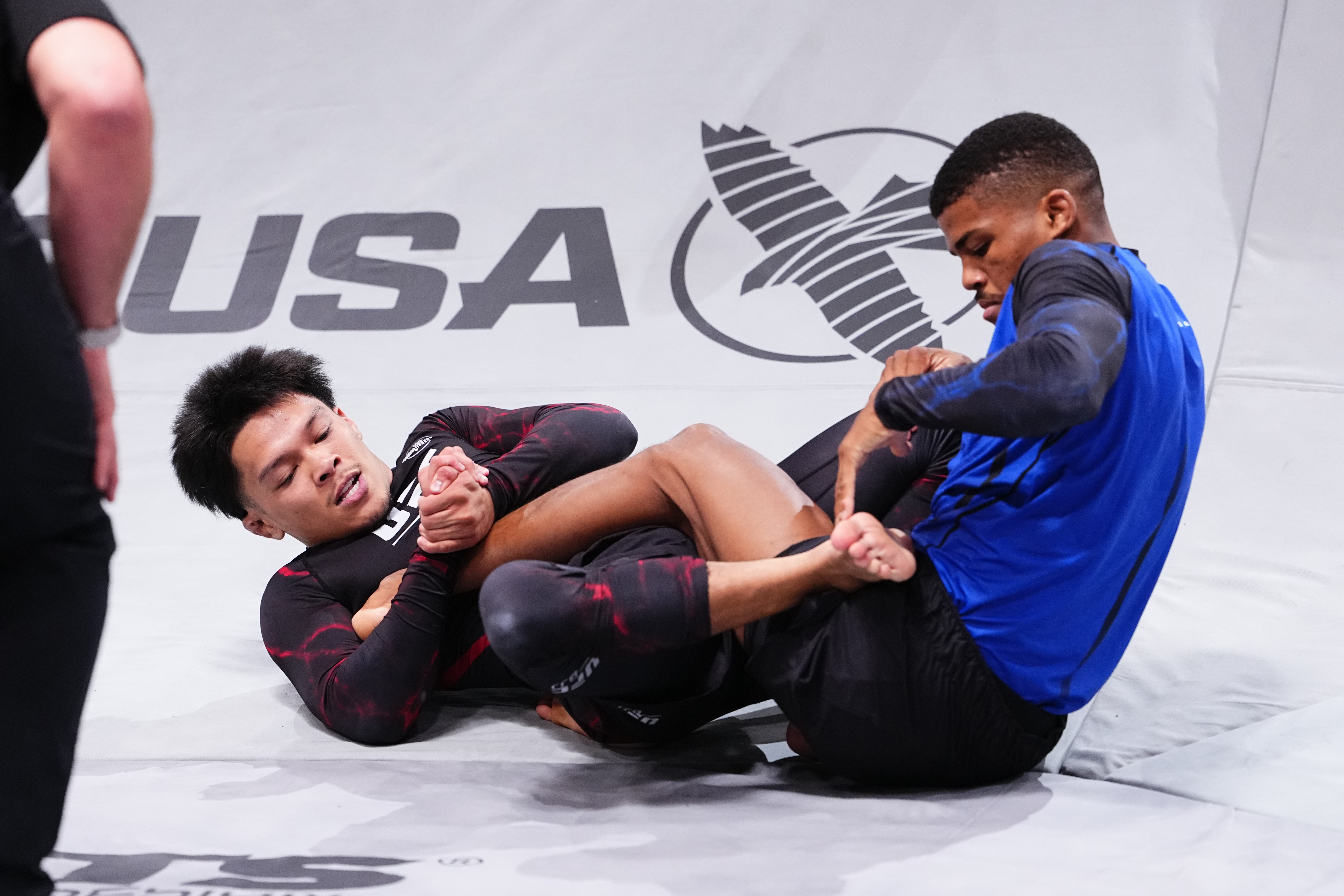 UFC BJJ: Filipino leva a melhor contra Kleber Barboza e conquista cinturão dos galos