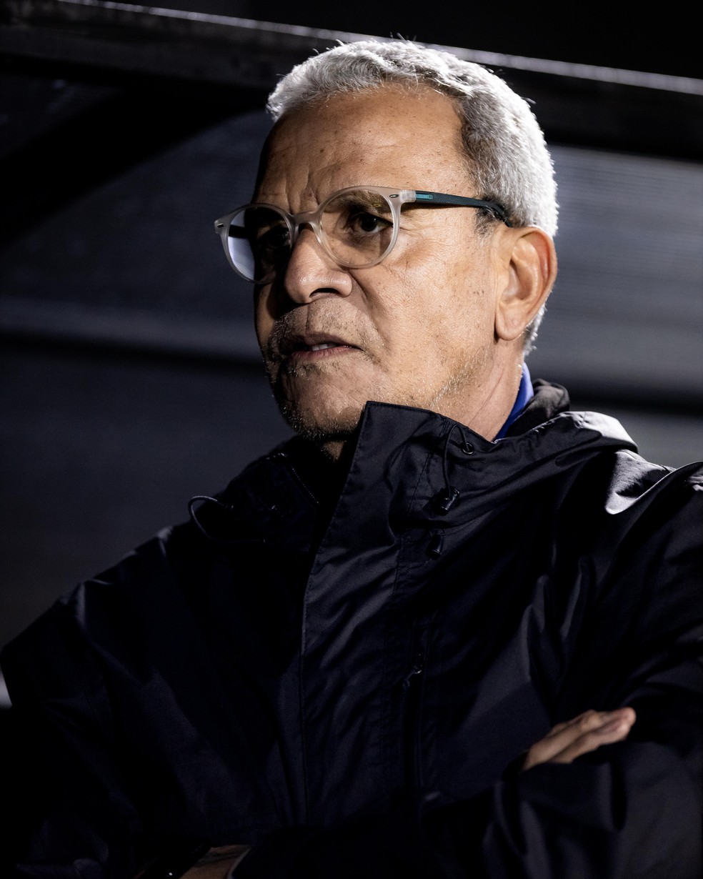 Hélio dos Anjos, técnico do Náutico, em campo