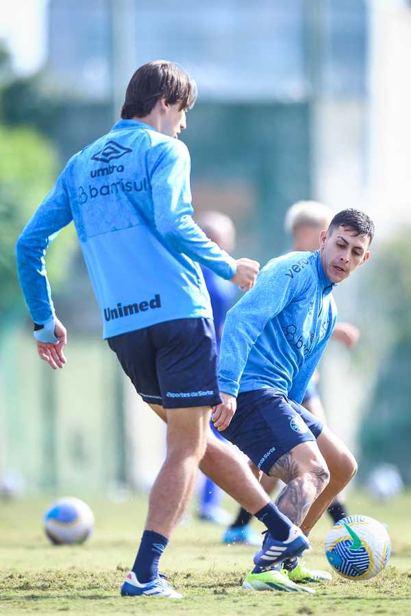 Pavon desfalca o Grêmio, Geromel à disposição: equipe se prepara para desafios.